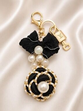 LV Gold Padlock Authentic 🔑 Luxury Bag Charm w/ Unbranded Flower Keychain